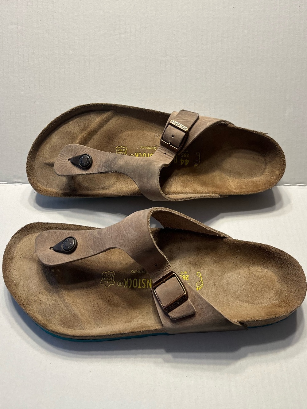 Birkenstock Gizeh Leather Mens 11 EU 44 Tan Brown Thong Sandal Yellow Writing